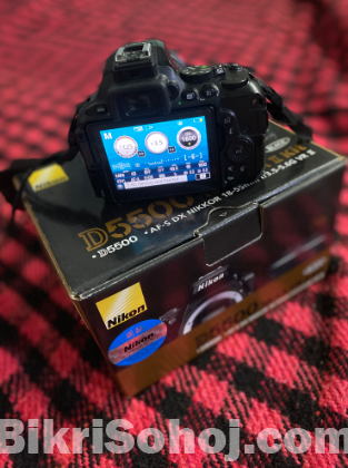 Nikon D5500 with 18-55mm kit lens with box